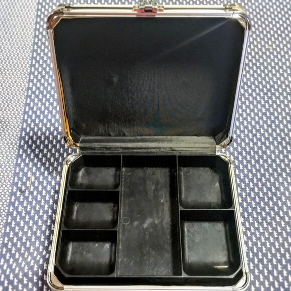 Vaultz 10"x8"x4" Locking Cash Box - Picture 2 of 6